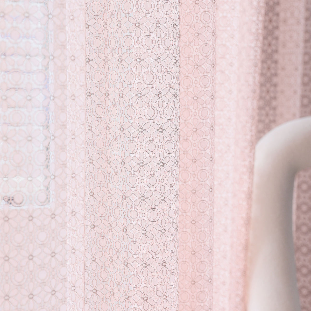 DL9530 is a flame-retardant, privacy-blocking, UV-cut, mirror lace curtain with a soft texture.