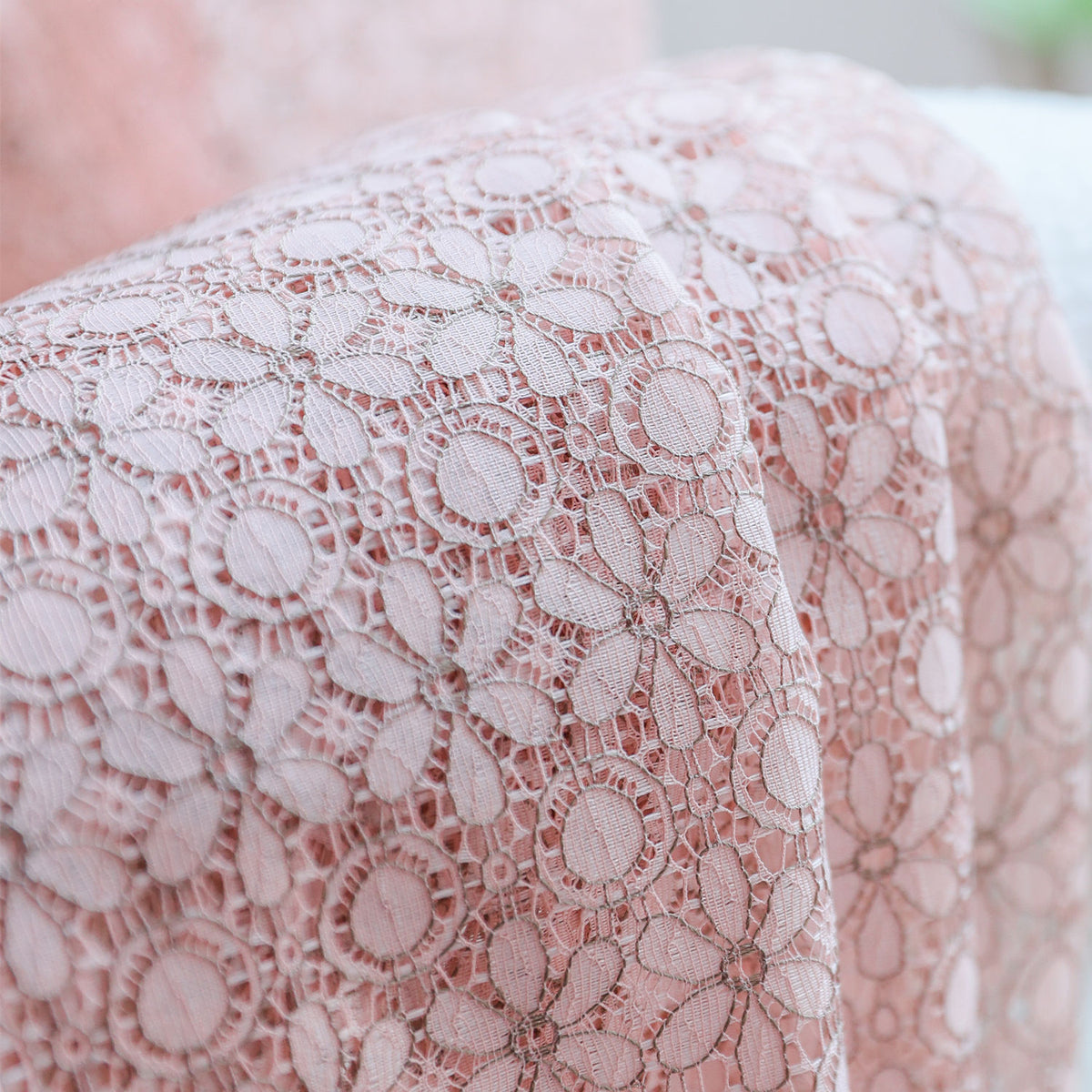 DL9530 is a flame-retardant, privacy-blocking, UV-cut, mirror lace curtain with a soft texture.