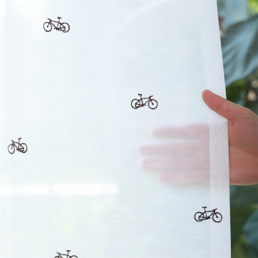DL9530 is a flame-retardant, privacy-blocking, UV-cut, mirror lace curtain with a soft texture.