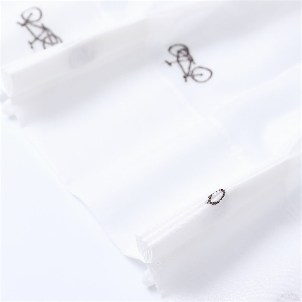 DL9530 is a flame-retardant, privacy-blocking, UV-cut, mirror lace curtain with a soft texture.