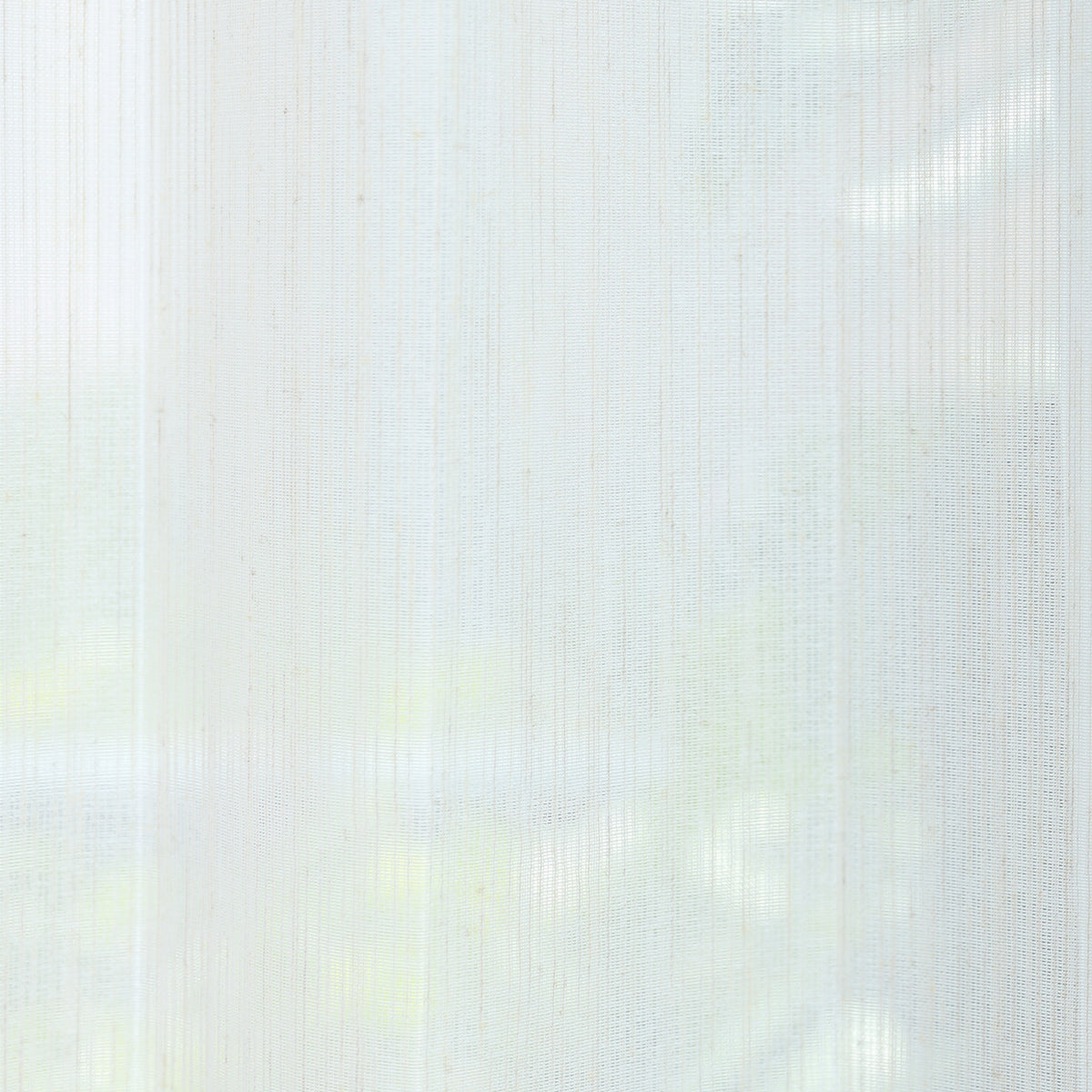 DL9530 is a flame-retardant, privacy-blocking, UV-cut, mirror lace curtain with a soft texture.