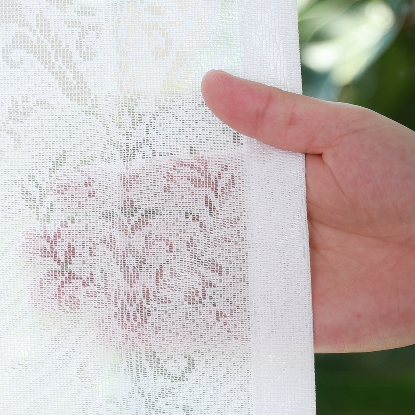DL9530 is a flame-retardant, privacy-blocking, UV-cut, mirror lace curtain with a soft texture.