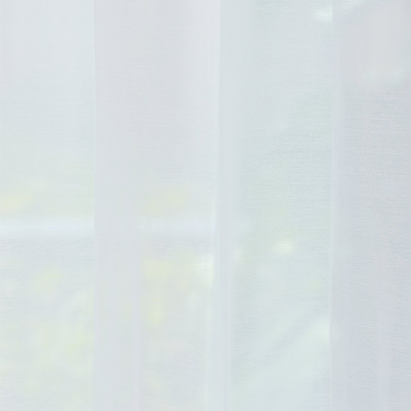 DL9530 is a flame-retardant, privacy-blocking, UV-cut, mirror lace curtain with a soft texture.