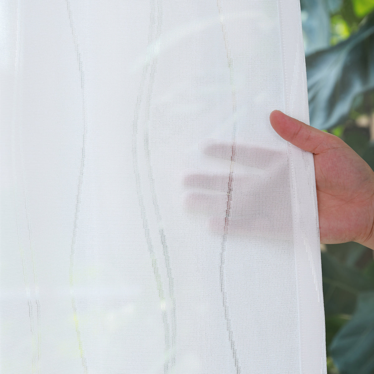 DL9530 is a flame-retardant, privacy-blocking, UV-cut, mirror lace curtain with a soft texture.