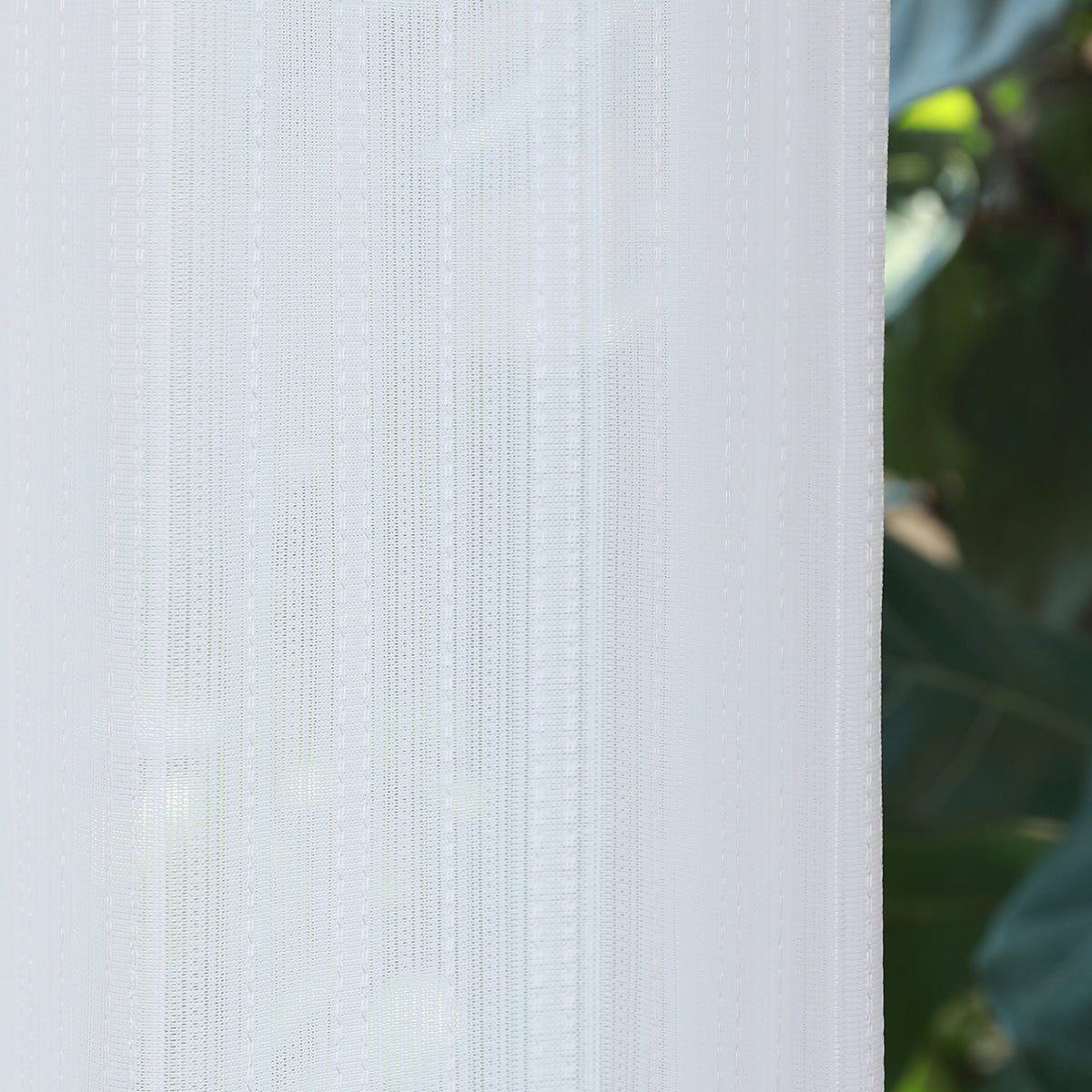 DL9530 is a flame-retardant, privacy-blocking, UV-cut, mirror lace curtain with a soft texture.