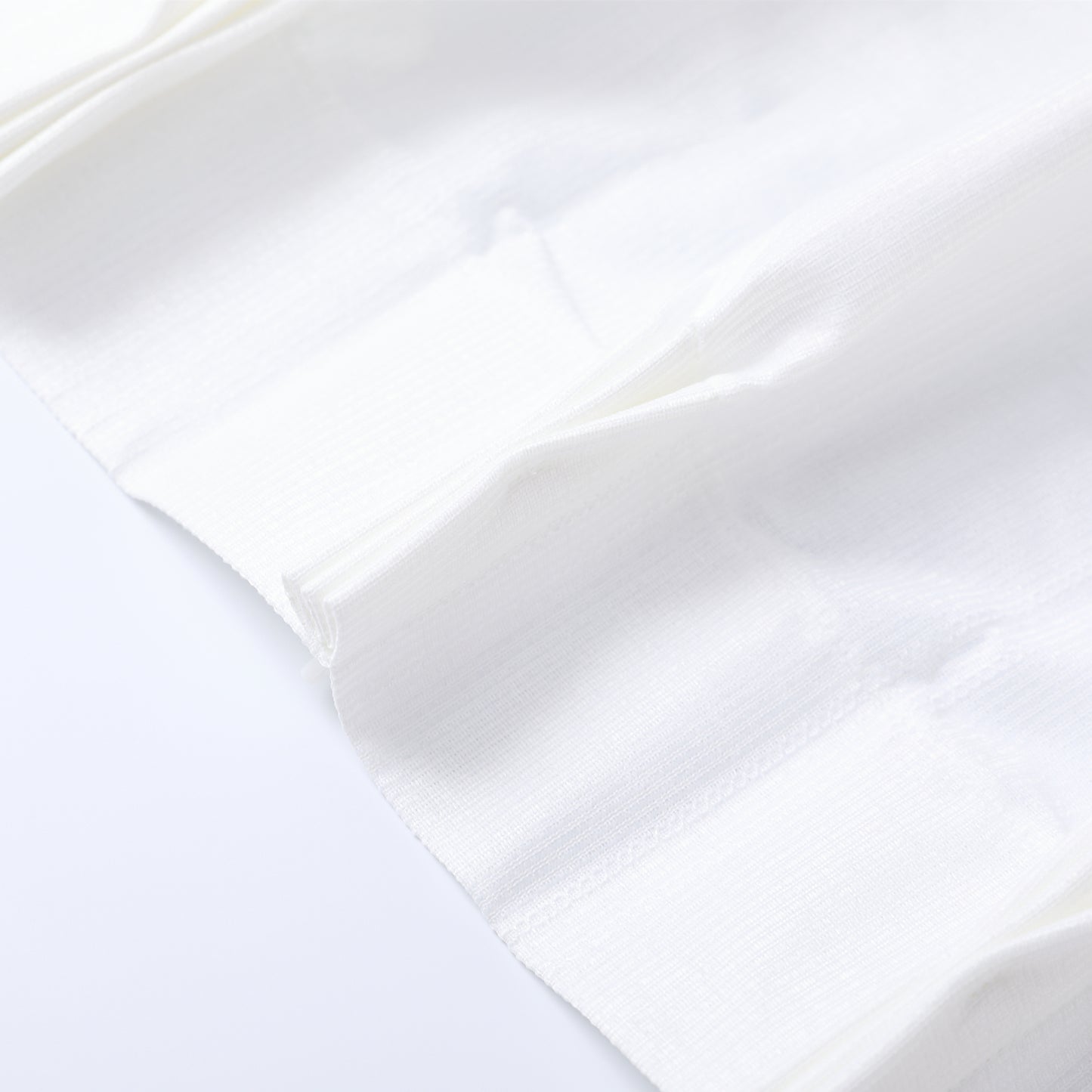 DL9530 is a flame-retardant, privacy-blocking, UV-cut, mirror lace curtain with a soft texture.