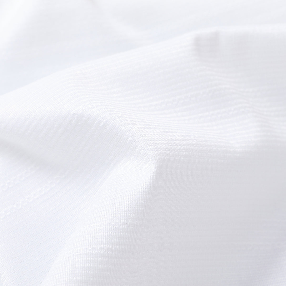 DL9530 is a flame-retardant, privacy-blocking, UV-cut, mirror lace curtain with a soft texture.