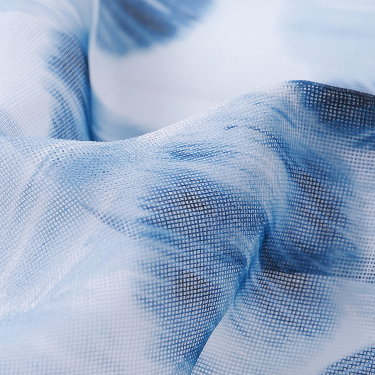 DL9530 is a flame-retardant, privacy-blocking, UV-cut, mirror lace curtain with a soft texture.