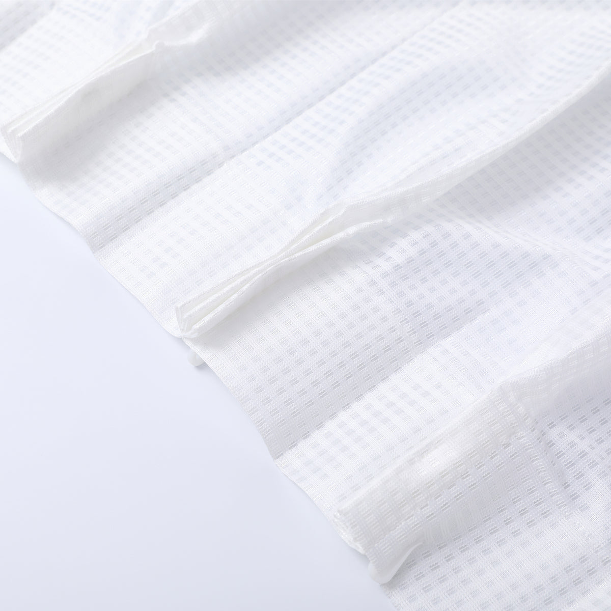 DL9530 is a flame-retardant, privacy-blocking, UV-cut, mirror lace curtain with a soft texture.