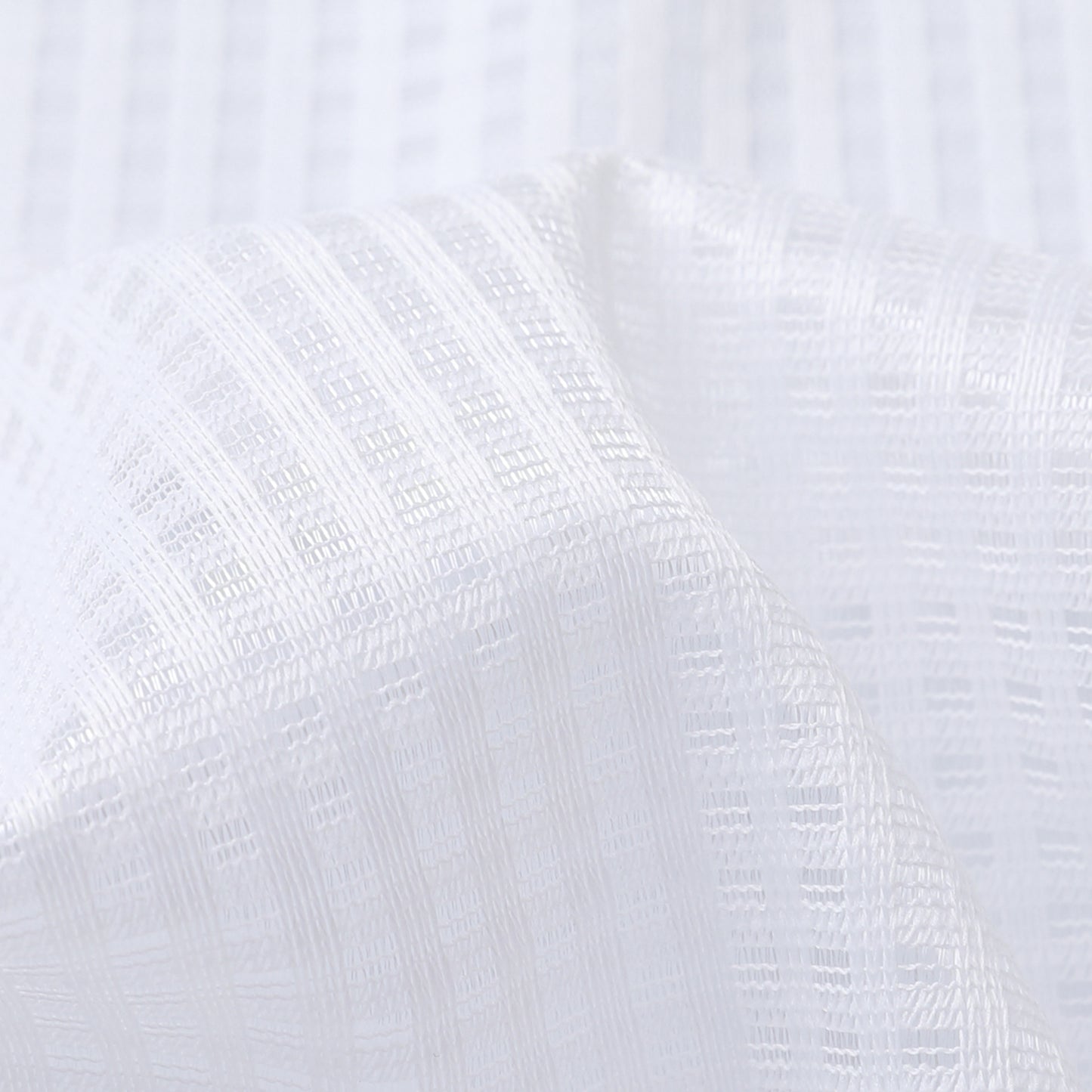 DL9530 is a flame-retardant, privacy-blocking, UV-cut, mirror lace curtain with a soft texture.