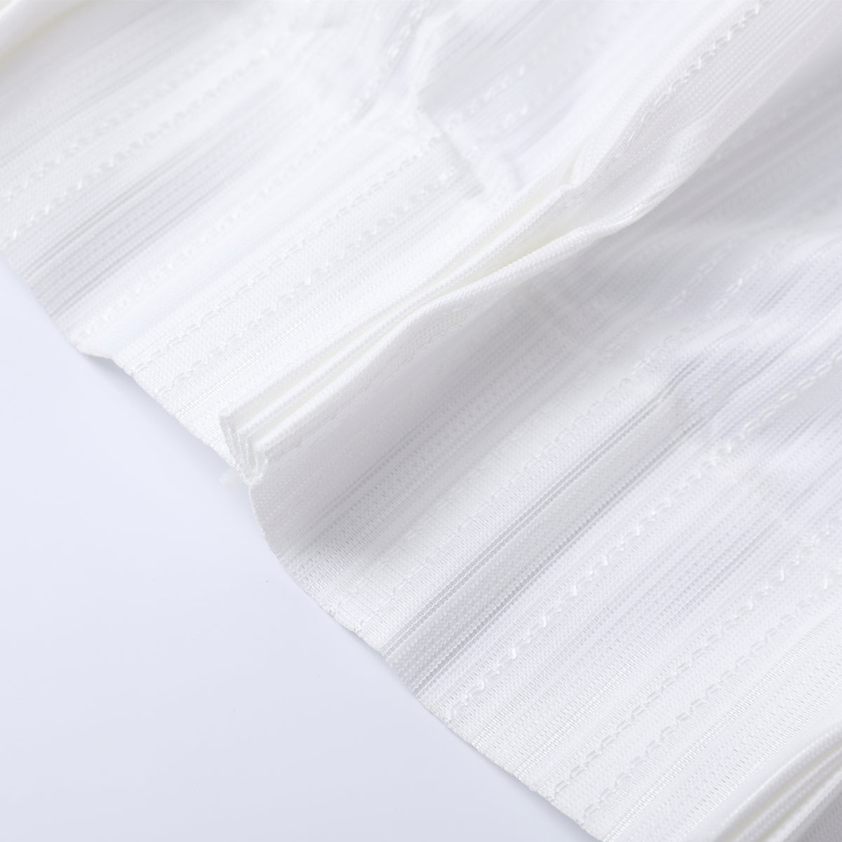 DL9530 is a flame-retardant, privacy-blocking, UV-cut, mirror lace curtain with a soft texture.