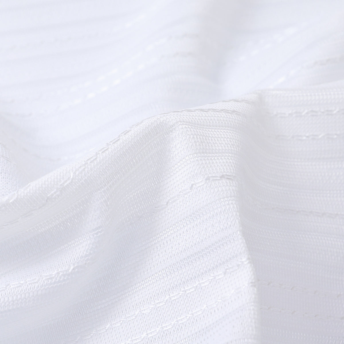 DL9530 is a flame-retardant, privacy-blocking, UV-cut, mirror lace curtain with a soft texture.