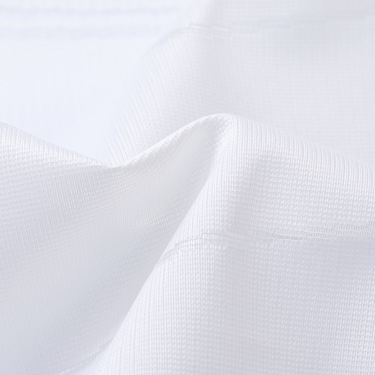 DL9530 is a flame-retardant, privacy-blocking, UV-cut, mirror lace curtain with a soft texture.