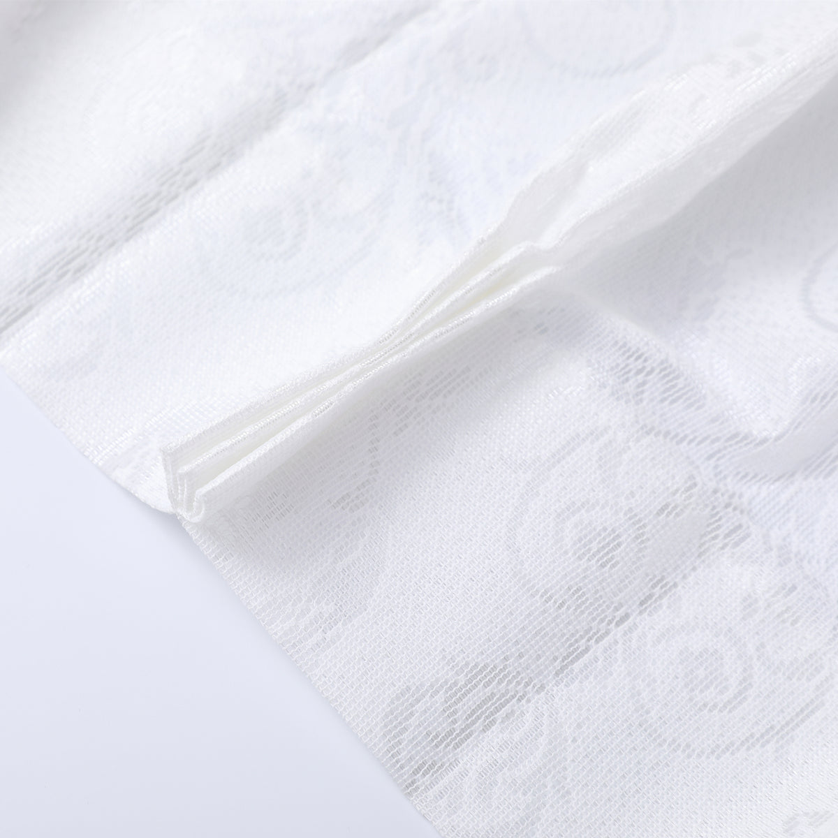 DL9530 is a flame-retardant, privacy-blocking, UV-cut, mirror lace curtain with a soft texture.
