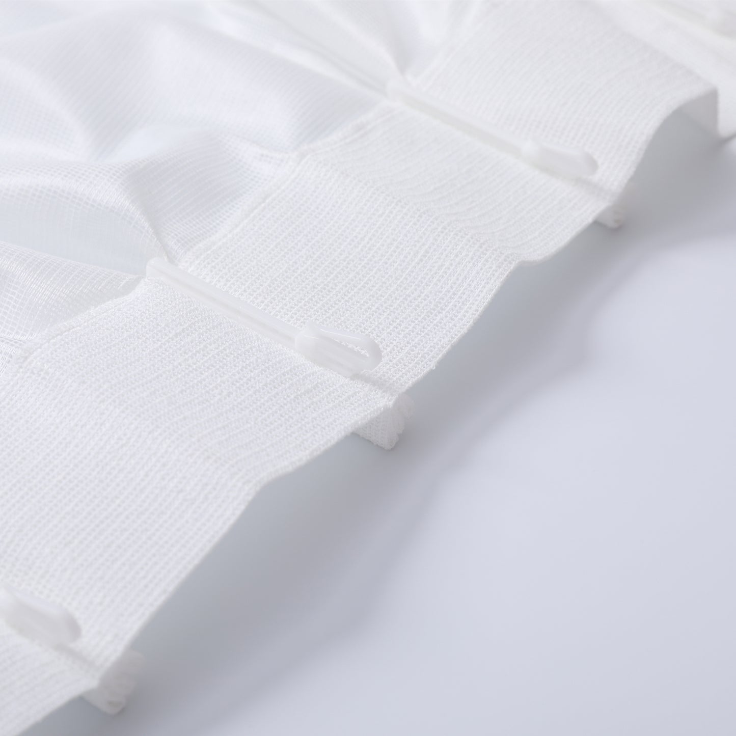 DL9530 is a flame-retardant, privacy-blocking, UV-cut, mirror lace curtain with a soft texture.