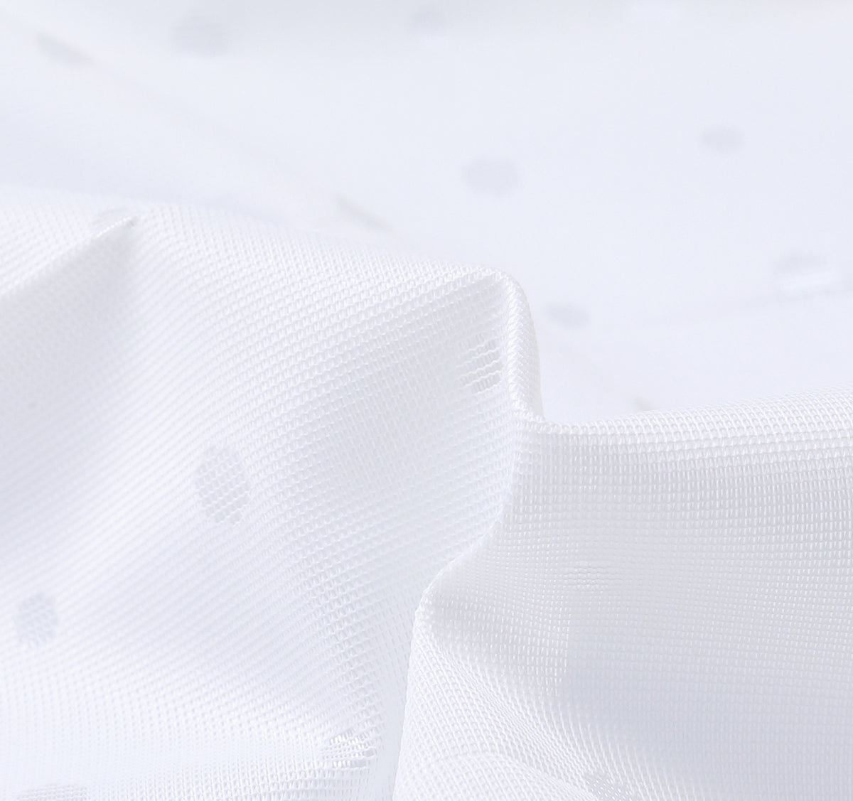 DL9530 is a flame-retardant, privacy-blocking, UV-cut, mirror lace curtain with a soft texture.