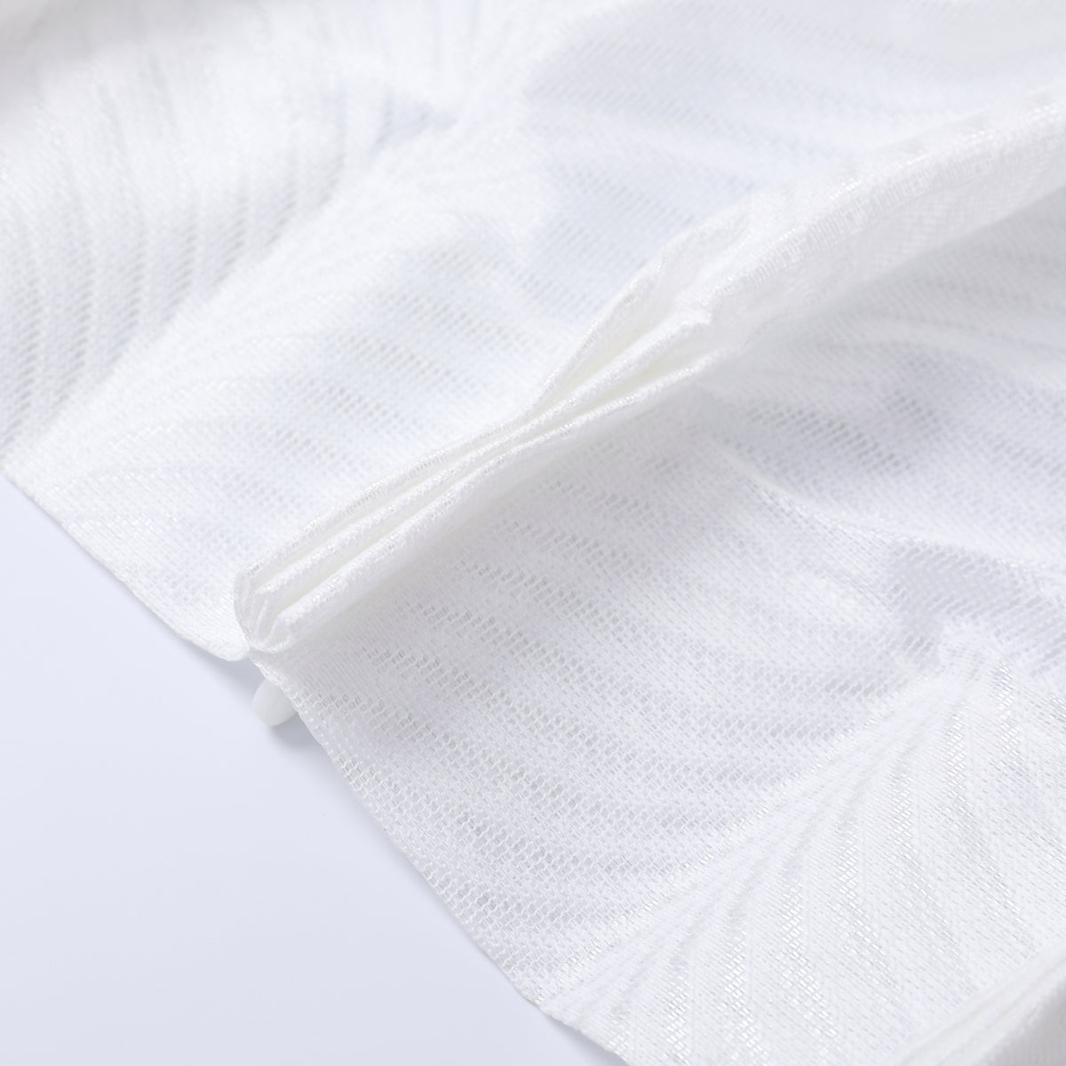 DL9530 is a flame-retardant, privacy-blocking, UV-cut, mirror lace curtain with a soft texture.