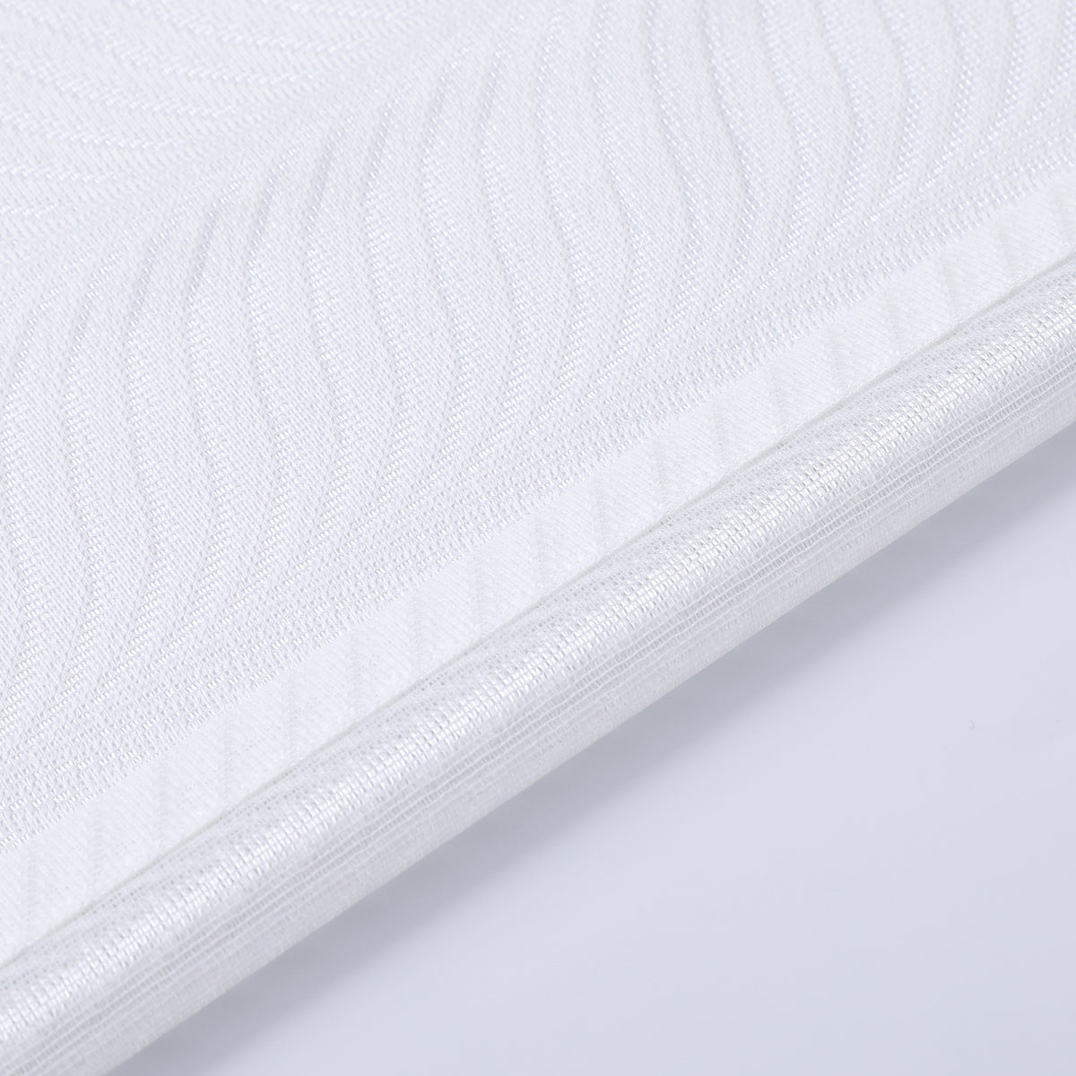 DL9530 is a flame-retardant, privacy-blocking, UV-cut, mirror lace curtain with a soft texture.