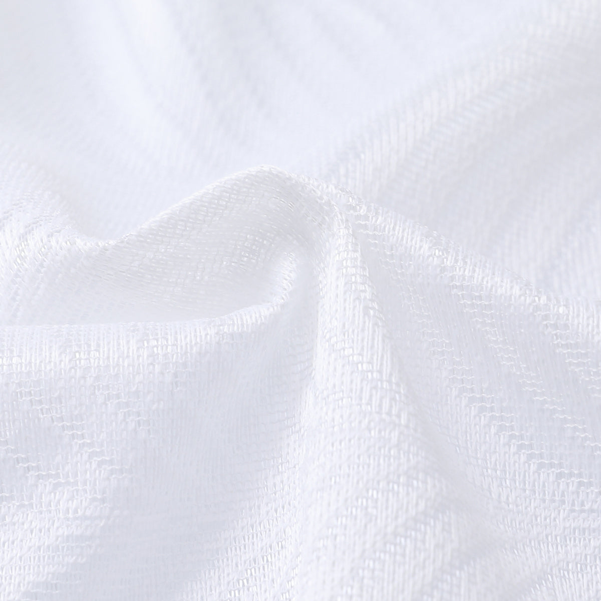 DL9530 is a flame-retardant, privacy-blocking, UV-cut, mirror lace curtain with a soft texture.