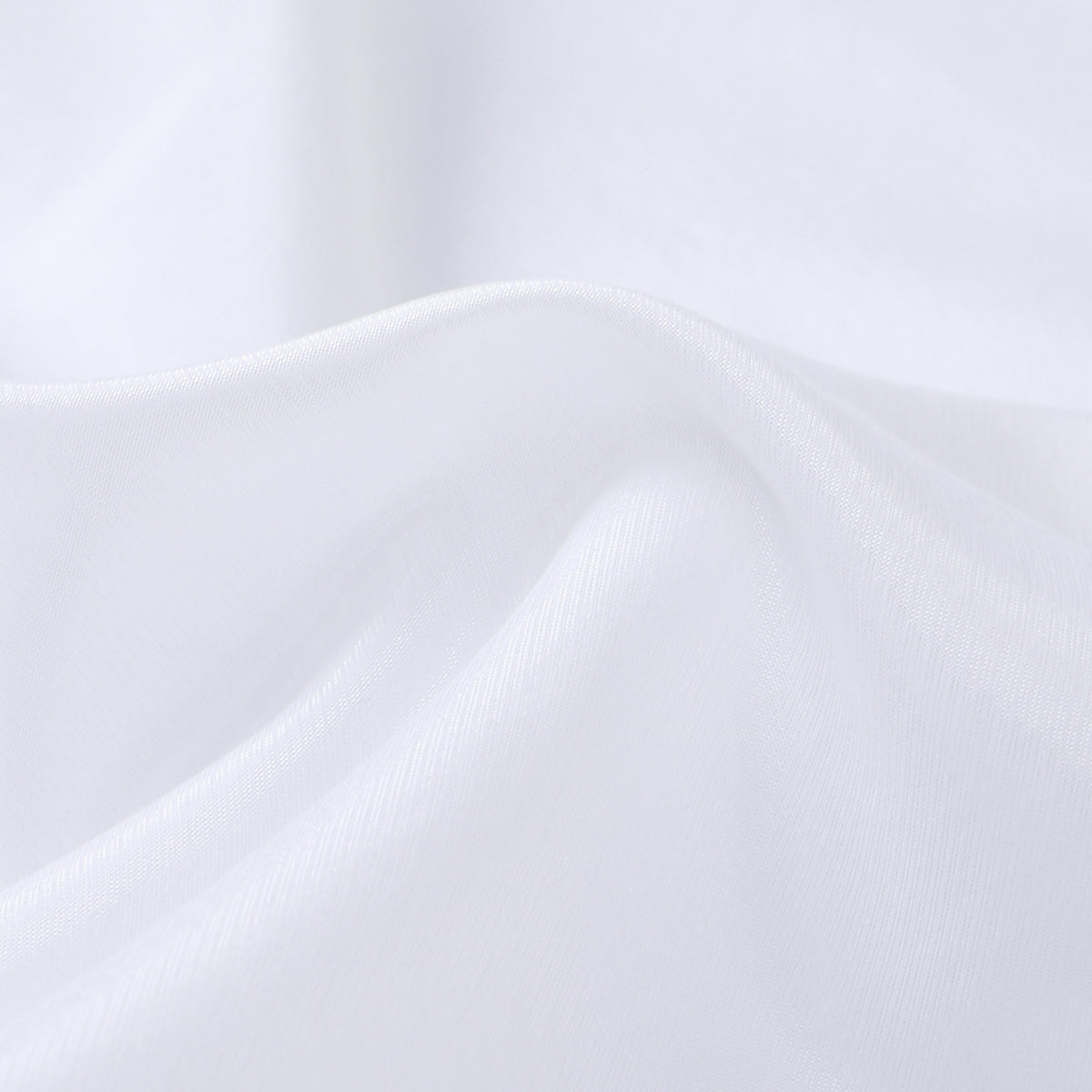 DL9530 is a flame-retardant, privacy-blocking, UV-cut, mirror lace curtain with a soft texture.