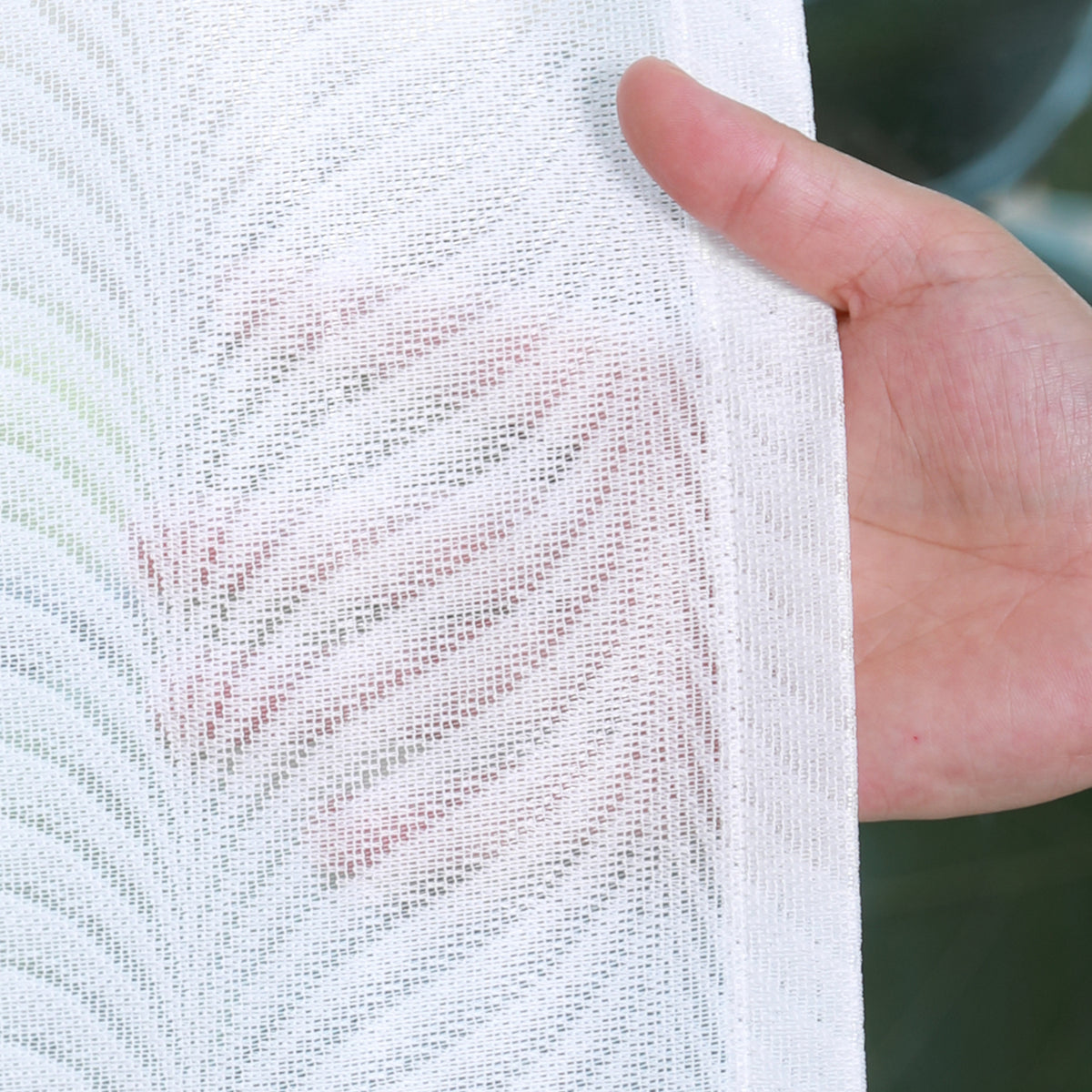 DL9530 is a flame-retardant, privacy-blocking, UV-cut, mirror lace curtain with a soft texture.