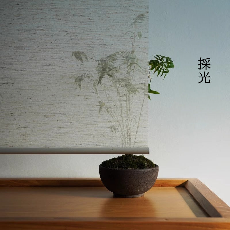Japanese-style linen-style roller blinds available in three fabrics: light-transmitting, light-blocking, and complete light-blocking. Includes a tension-type front cover. Electric type also available.