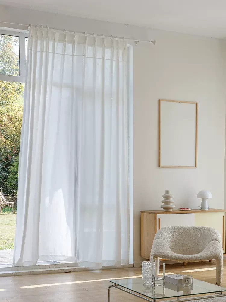 UV protection - Protects floors and furniture from sunburn - Prevents air from escaping - Energy saving/power saving - Insulation - Heat retention - Mirror lace - Light is let in, privacy is maintained - Machine washable