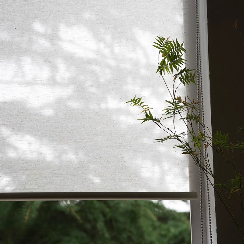 Japanese-style linen-style roller blinds available in three fabrics: light-transmitting, light-blocking, and complete light-blocking. Includes a tension-type front cover. Electric type also available.