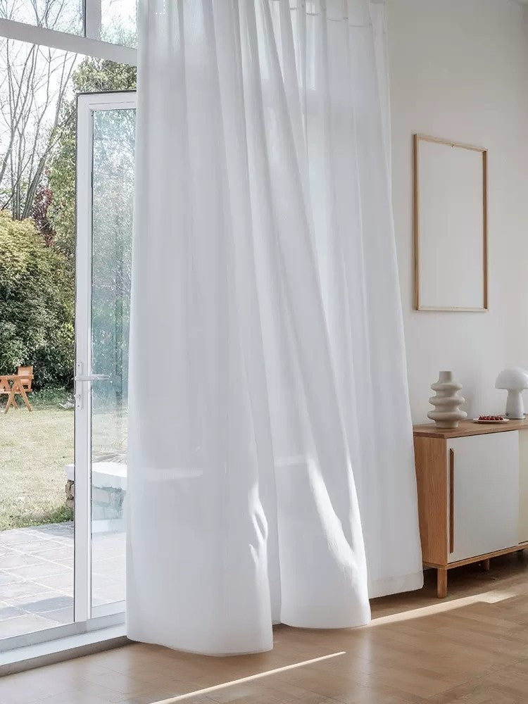 UV protection - Protects floors and furniture from sunburn - Prevents air from escaping - Energy saving/power saving - Insulation - Heat retention - Mirror lace - Light is let in, privacy is maintained - Machine washable