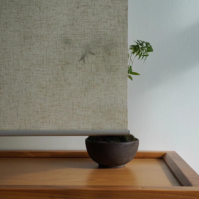 Japanese-style linen-style roller blinds available in three fabrics: light-transmitting, light-blocking, and complete light-blocking. Includes a tension-type front cover. Electric type also available.